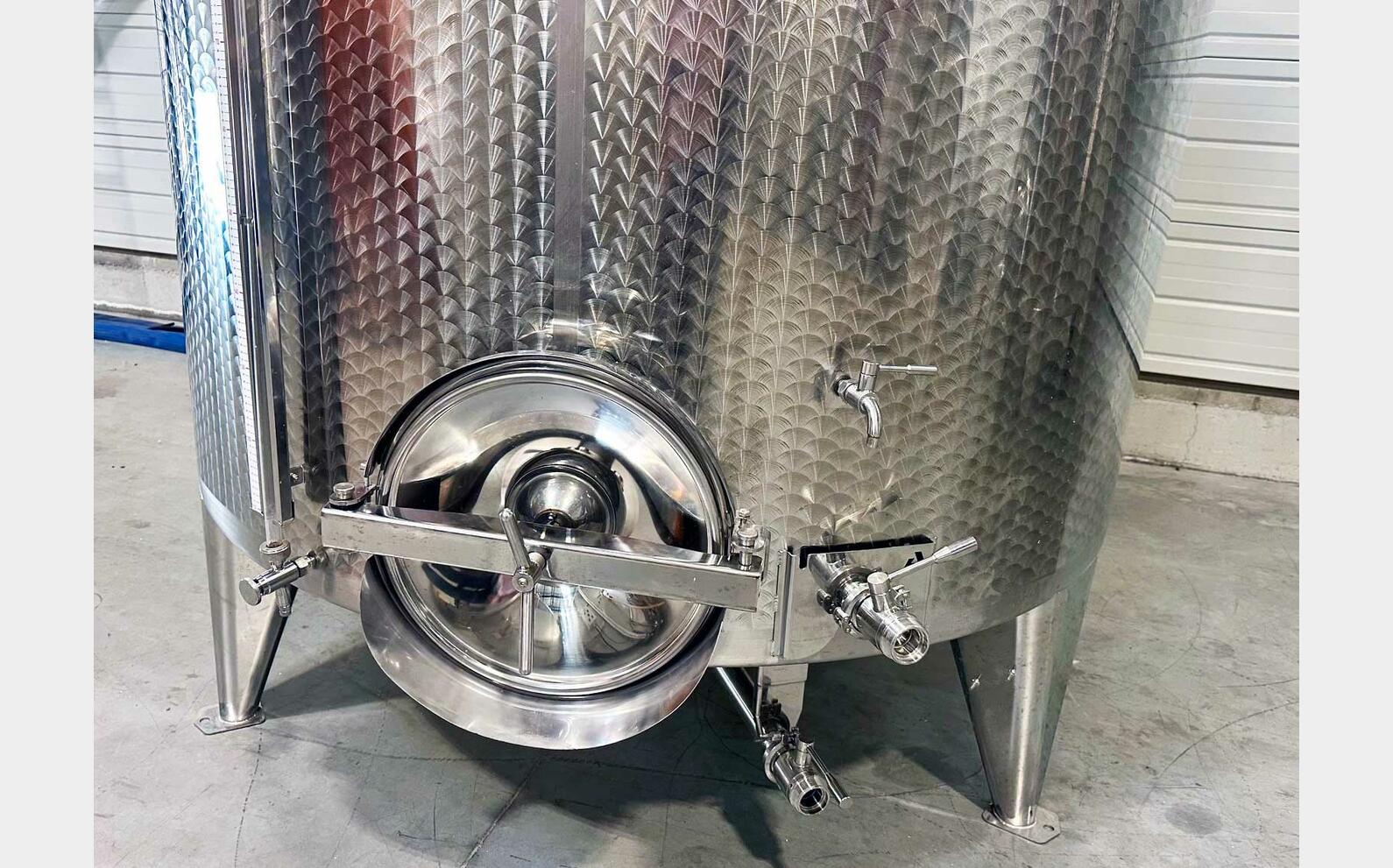 304 stainless steel tank with floating lid 50 HL (5,000 litres) ALBRIGI