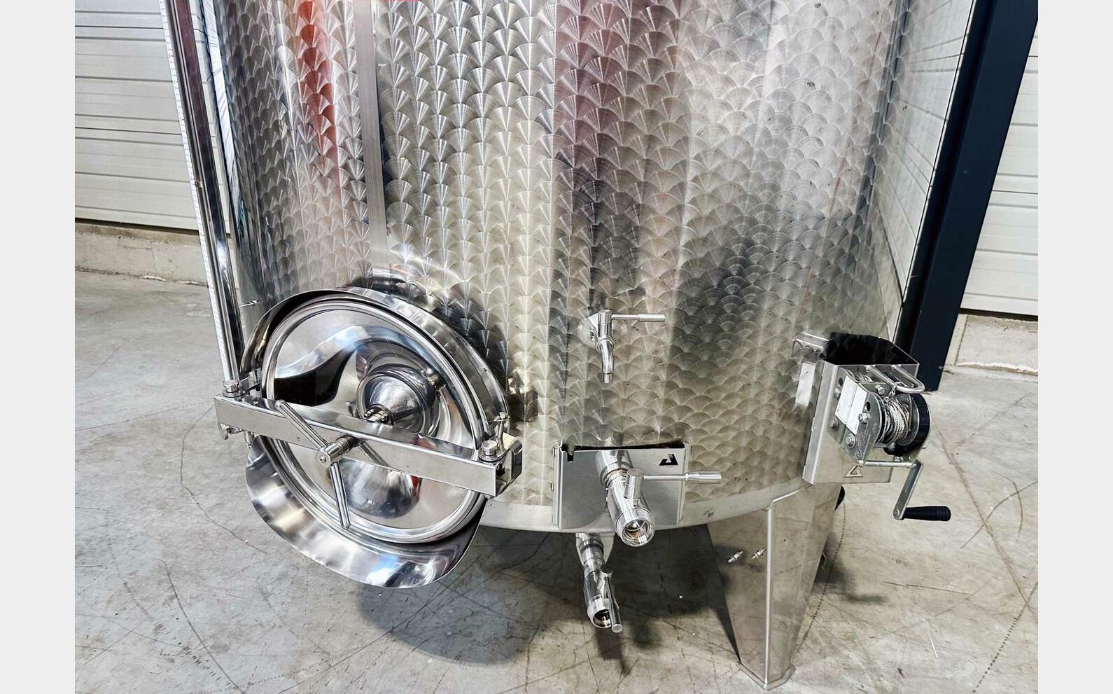 304 stainless steel tank with floating lid 40 HL (4,000 litres) ALBRIGI