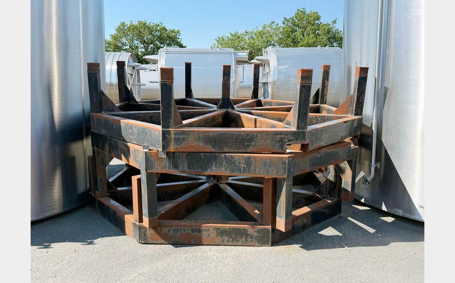 Cuve inox thermor&eacute;gul&eacute;e sur pieds 247 HL (24 700 litres) PIERRE GUERIN