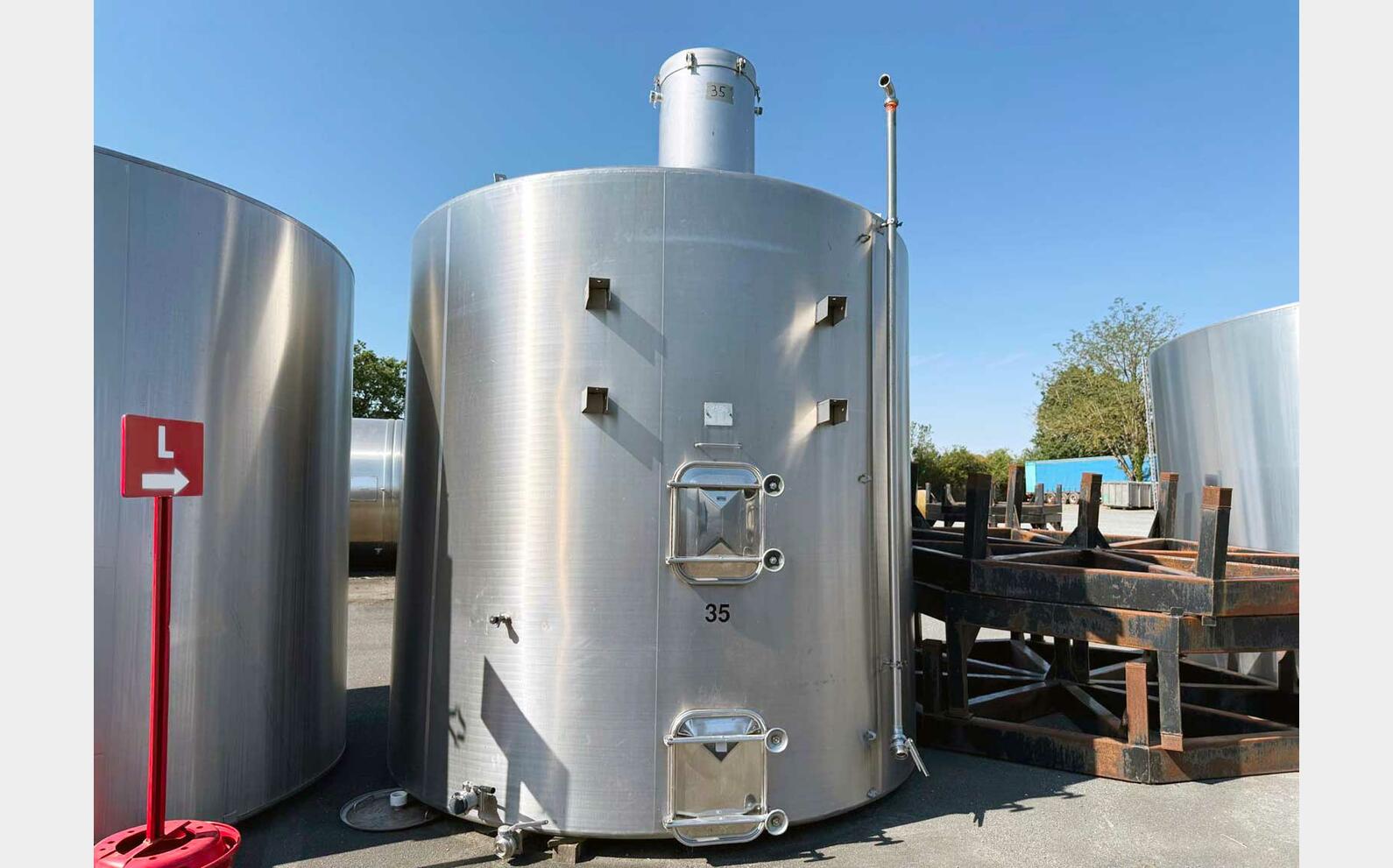 Ss tank - Conical bottom 251 HL (25,100 litres)
