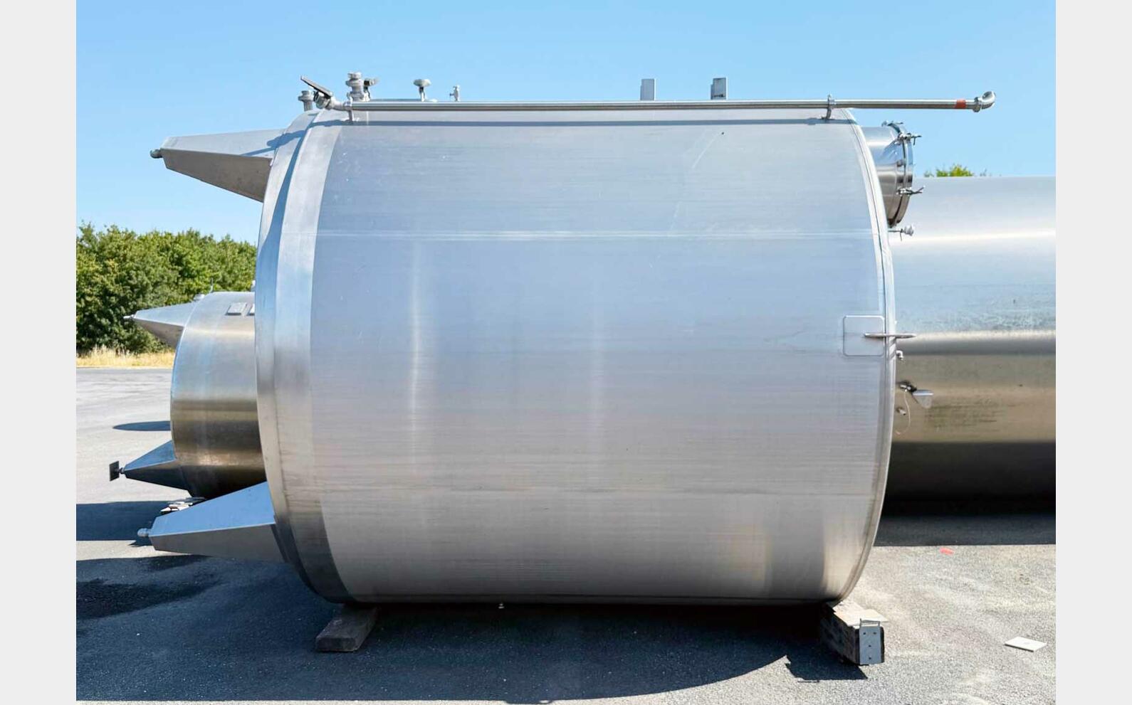 Ss tank - Conical bottom 207 HL (20,700 litres)
