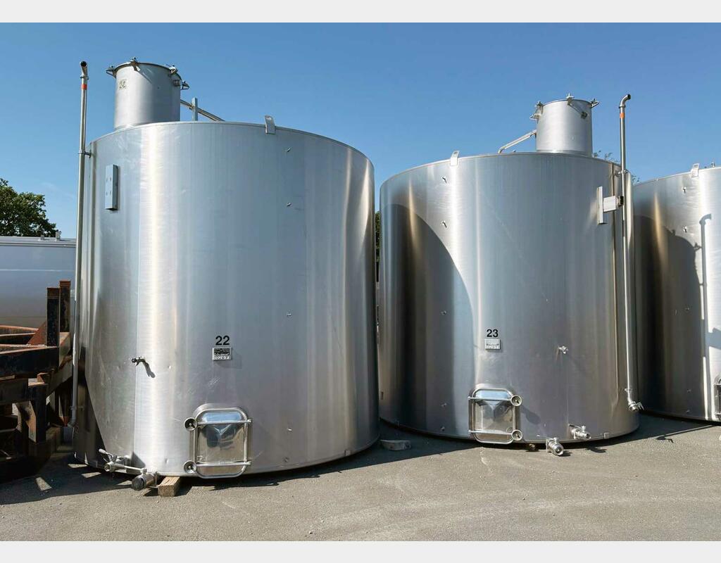 Cuve inox thermor&eacute;gul&eacute;e sur pieds 247 HL (24 700 litres) PIERRE GUERIN