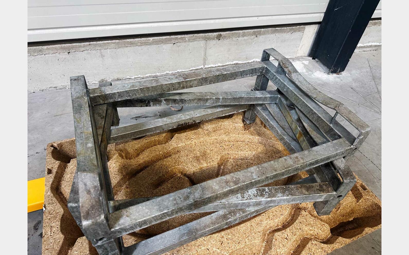 Single galvanised steel barristock
