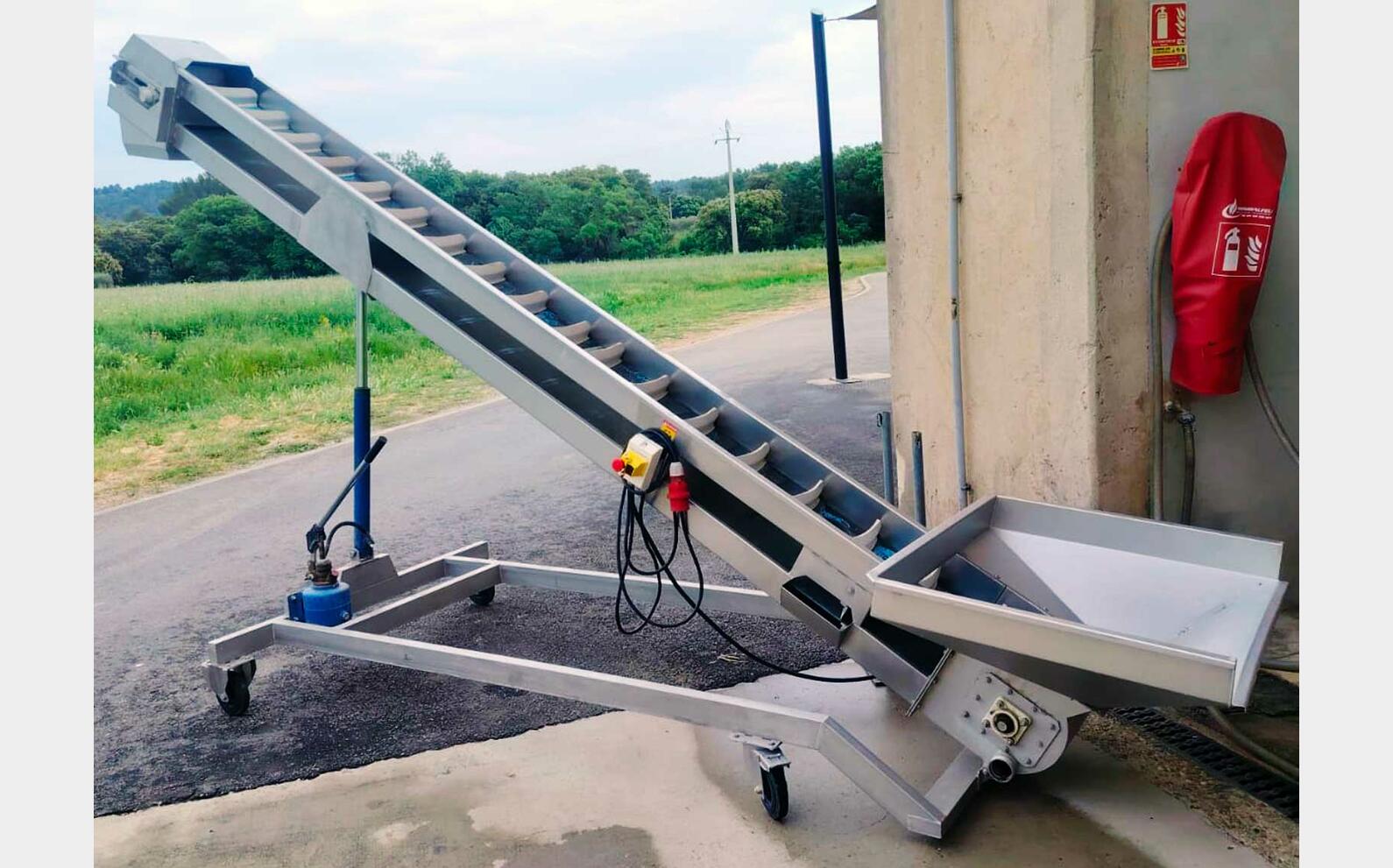304 stainless steel elevating conveyor