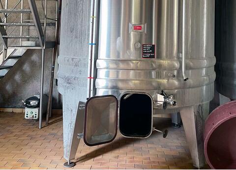 304 SS tank with conical base on legs 200 HL (20,000 litres) CHALVIGNAC