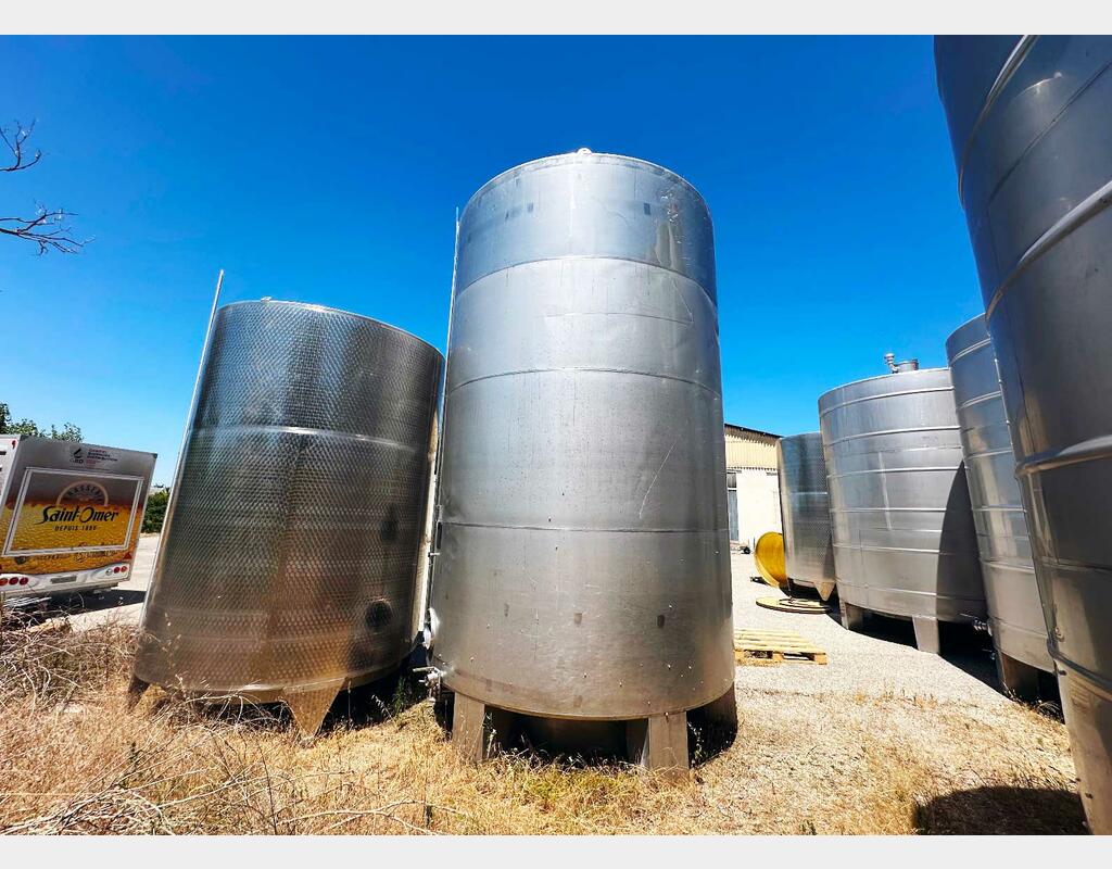 304 SS tank with conical base on legs 300 HL (30,000 litres) SIDERCAMMA