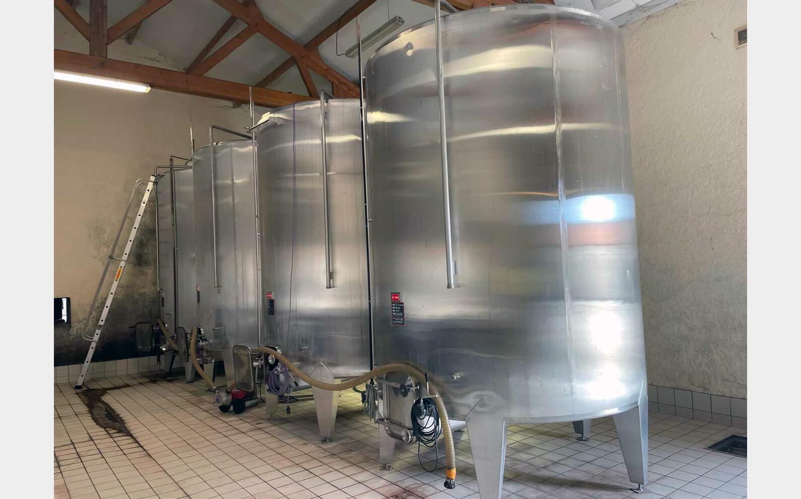 Cuve inox 304 fond conique sur pieds 140 HL (14 000 litres)