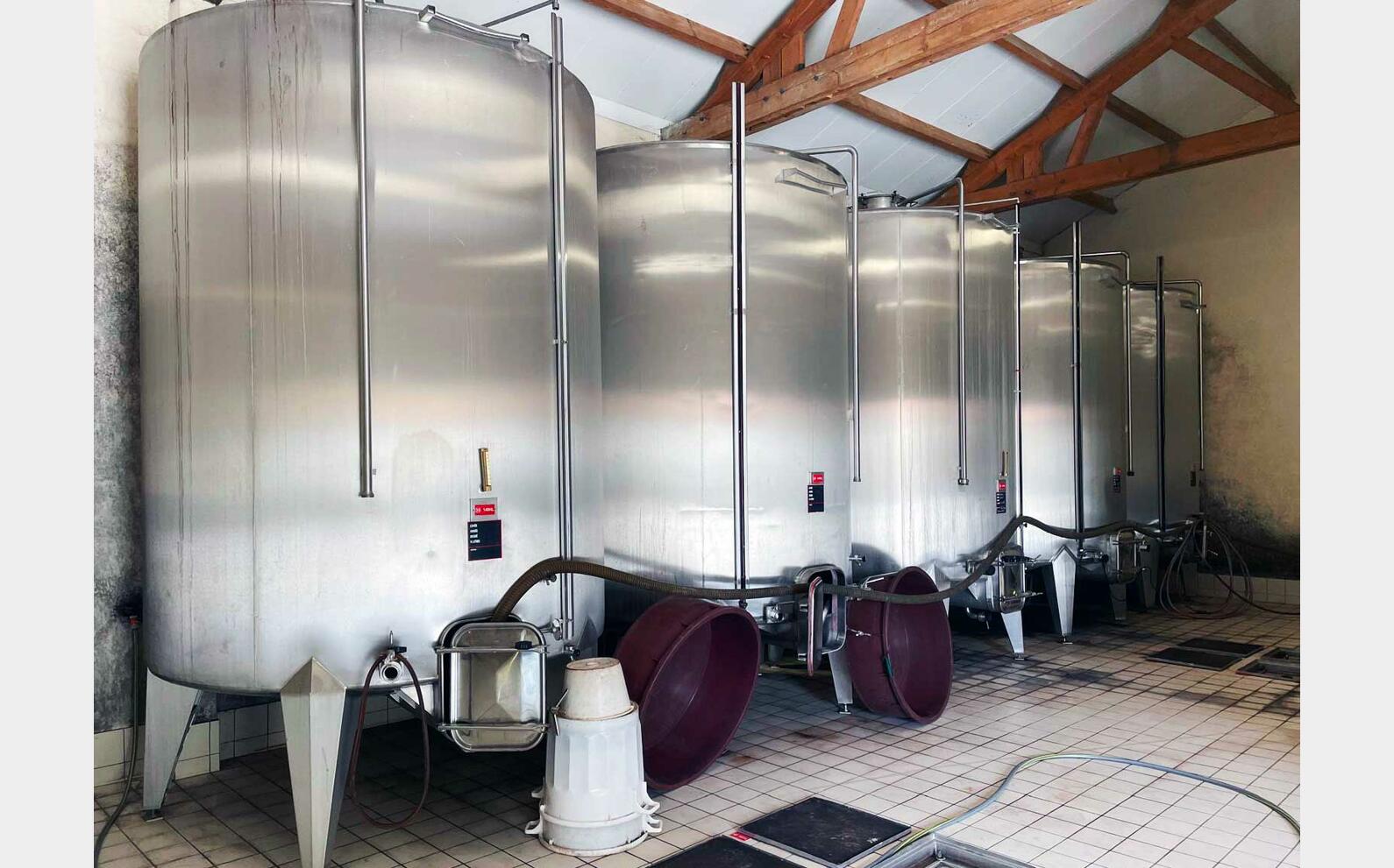 Cuve inox 304 fond conique sur pieds 140 HL (14 000 litres)