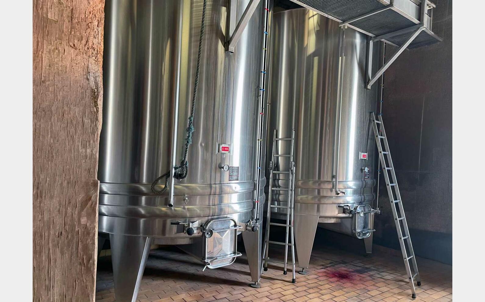Cuve inox 304 fond conique sur pieds 200 HL (20 000 litres) CHALVIGNAC