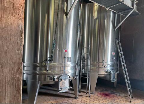 304 SS tank with conical base on legs 200 HL (20,000 litres) CHALVIGNAC