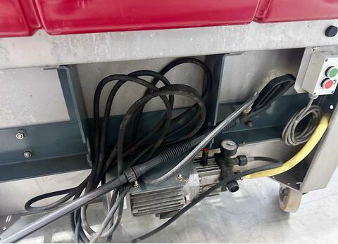 Closed-cage pneumatic press BUCHER