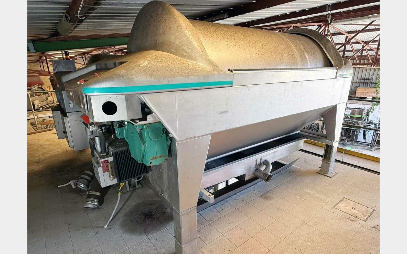 Pressoir pneumatique mod&eacute;le PE30 30 HL (3 000 litres) PERA