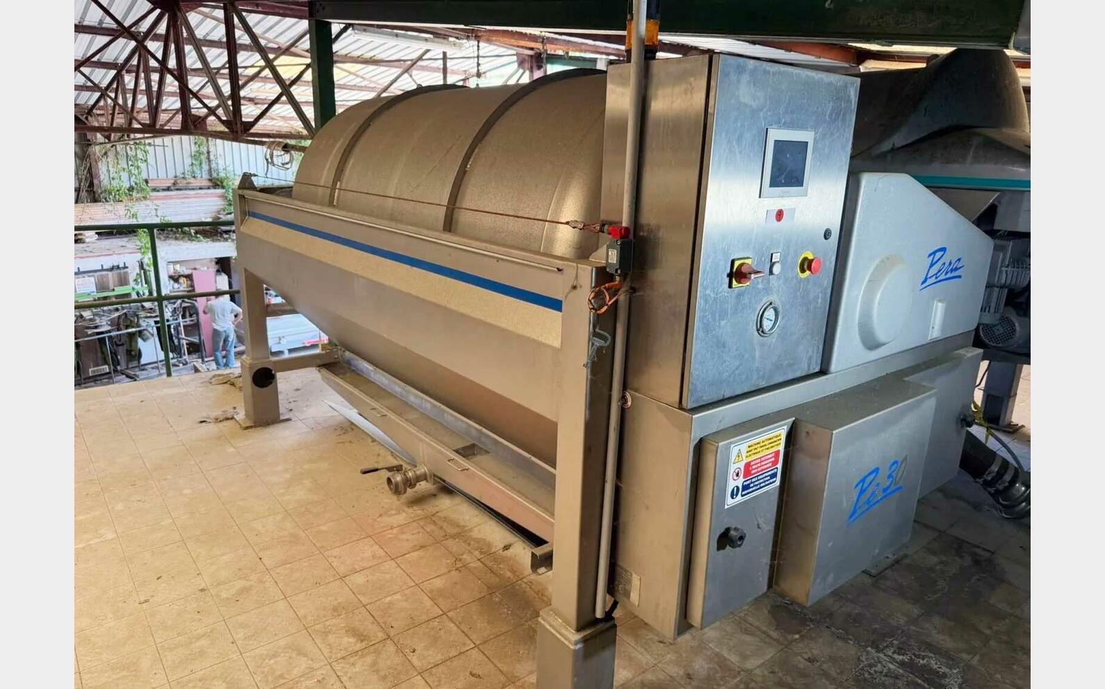 Pneumatic  press - Model PE35 35 HL (3,500 litres) PERA
