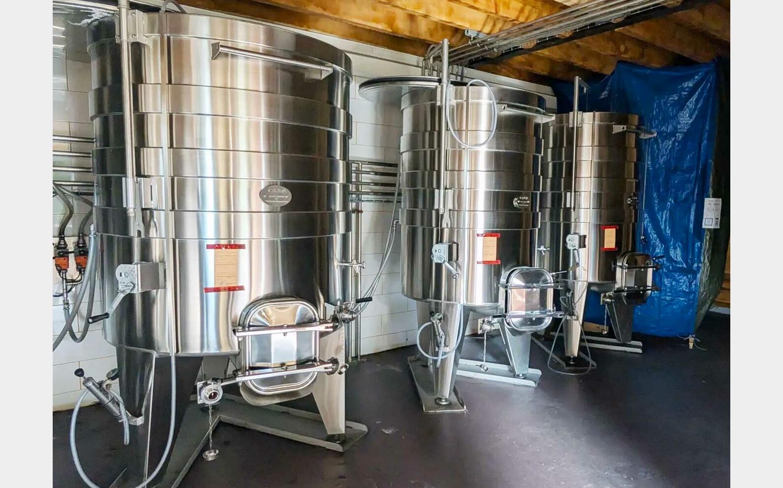 Cuve inox 304 thermor&eacute;gul&eacute;e sur pieds 32 HL (3 200 litres)