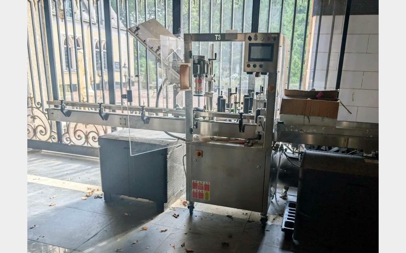 Etiqueuteuse mod&eacute;le T3 1 300 / 2 500 Btls ENOS