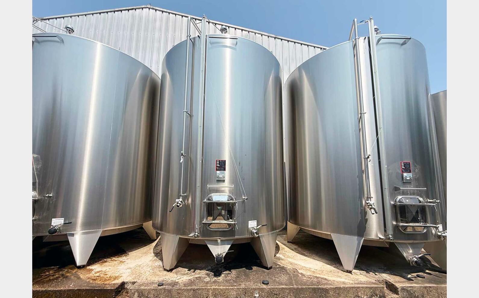304 SS flat-bottomed tank on legs 255 HL (25,500 litres) ALLIANCE INOX INDUSTRIE