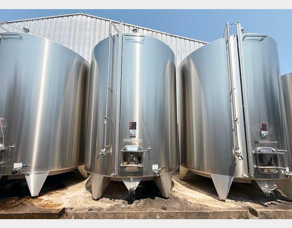 304 SS flat-bottomed tank on legs 255 HL (25,500 litres) ALLIANCE INOX INDUSTRIE
