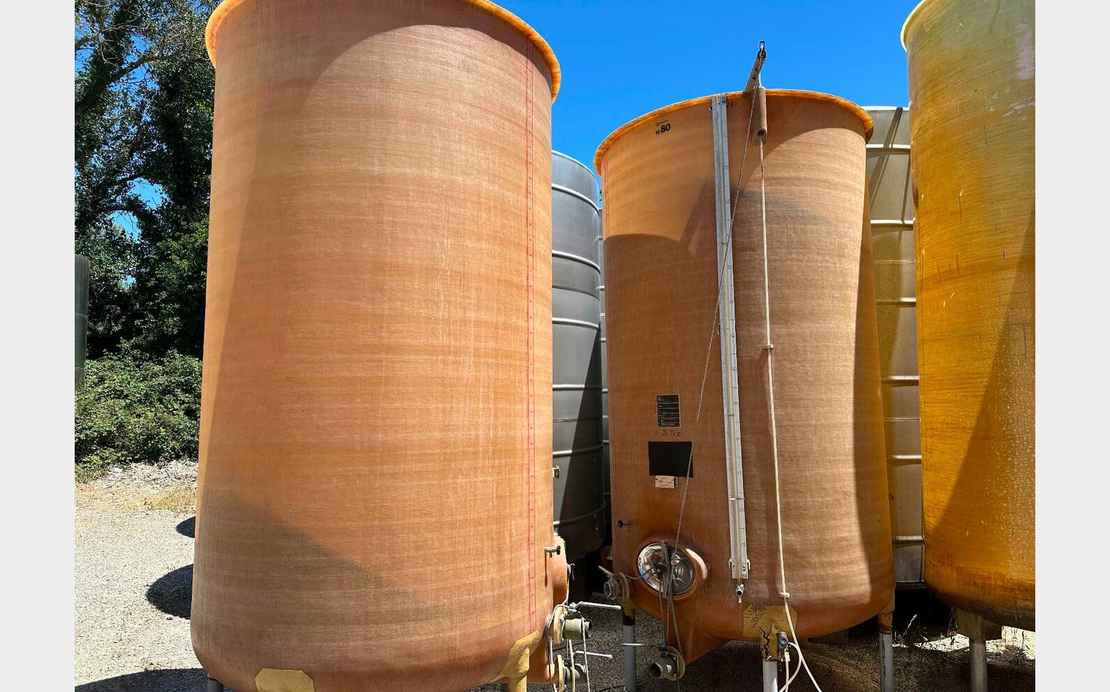 Cuve fibre sur pieds - Chapeau flottant 80 HL (8 000 litres)