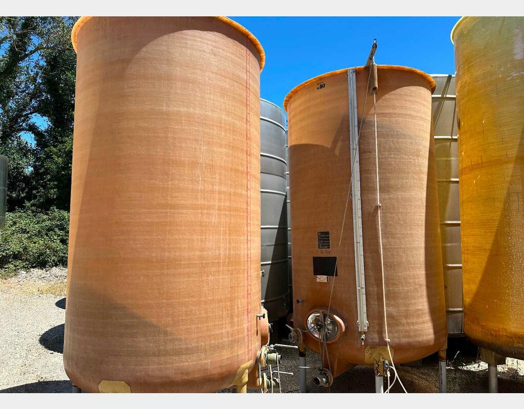 Cuve fibre sur pieds - Chapeau flottant 80 HL (8 000 litres)