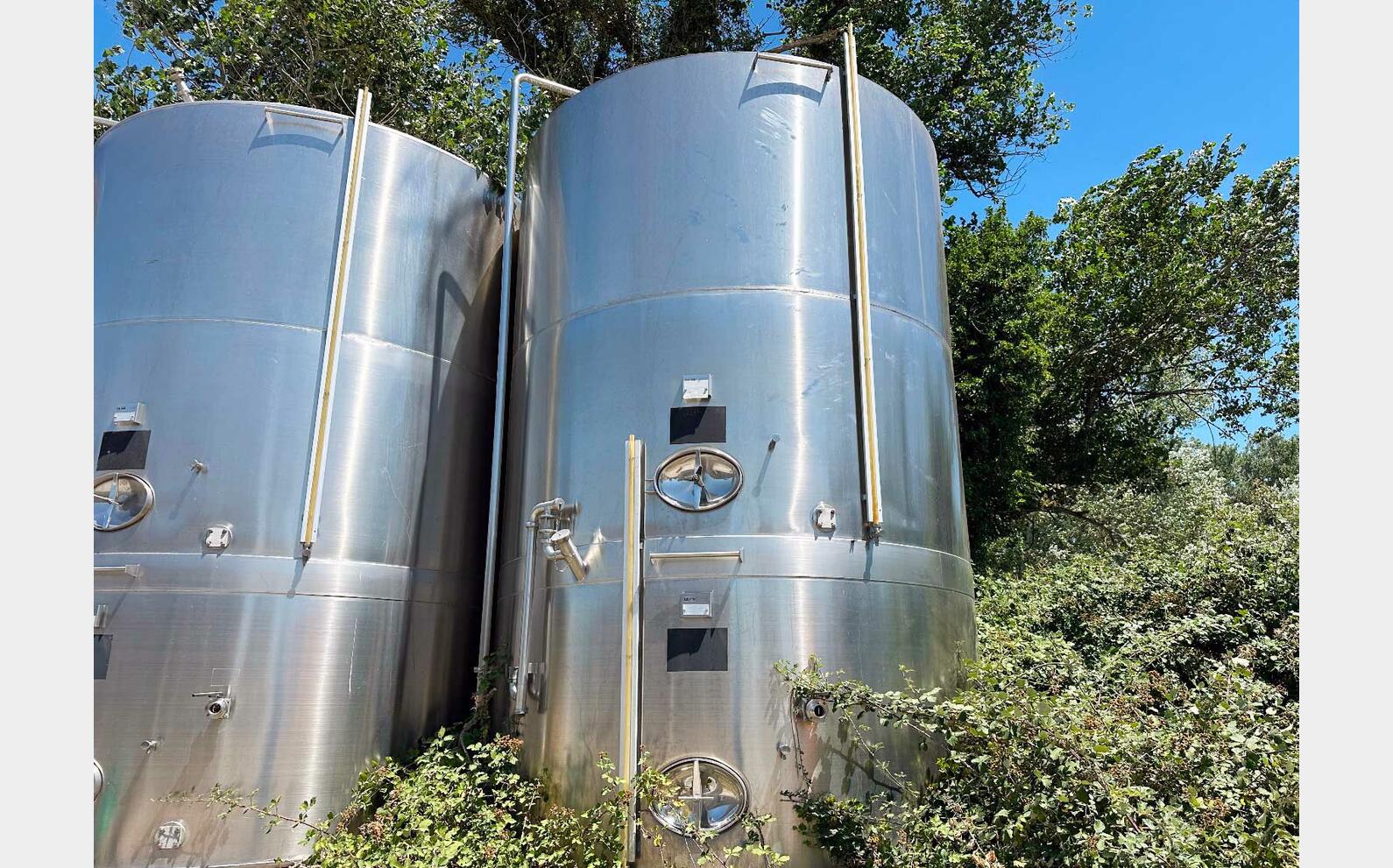 Cuve inox 304L- Compartiment&eacute;e 96 + 238 = 334 HL (33 400 litres) TEC INOX