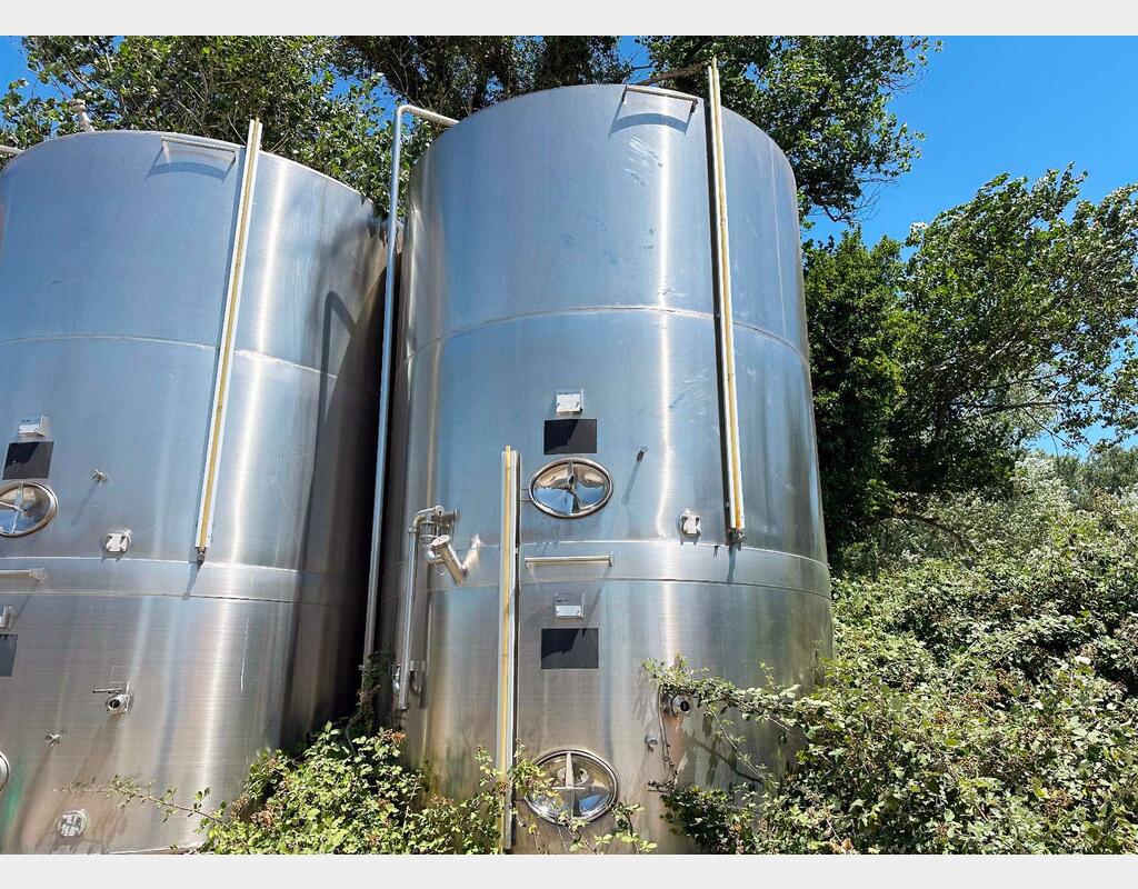 Cuve inox 304L- Compartiment&eacute;e 96 + 238 = 334 HL (33 400 litres) TEC INOX