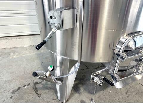 Temperature-controlled 316L SS tank on legs 32 HL (3,200 litres) ANJOU INOX