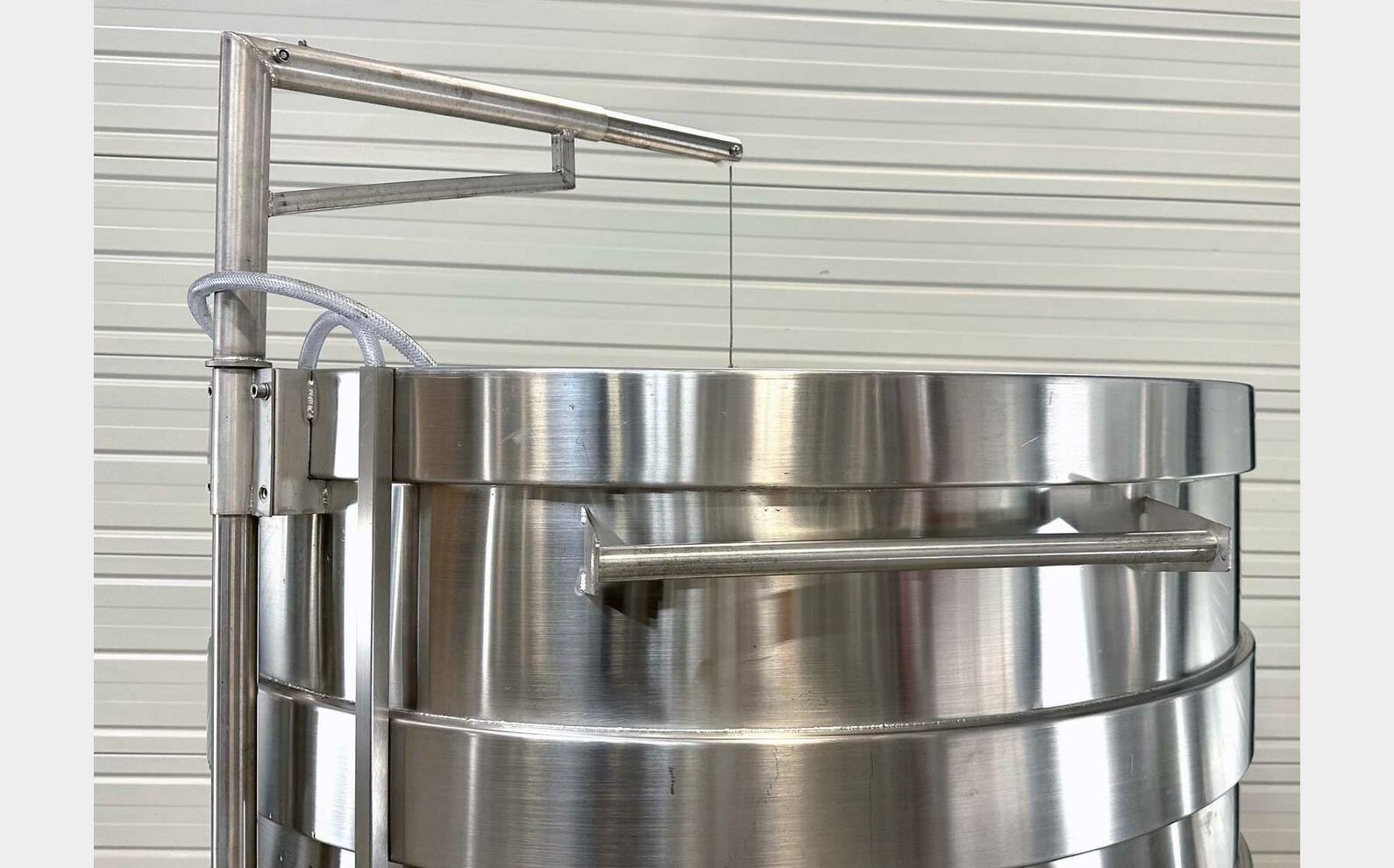 Temperature-controlled 316L SS tank on legs 32 HL (3,200 litres) ANJOU INOX