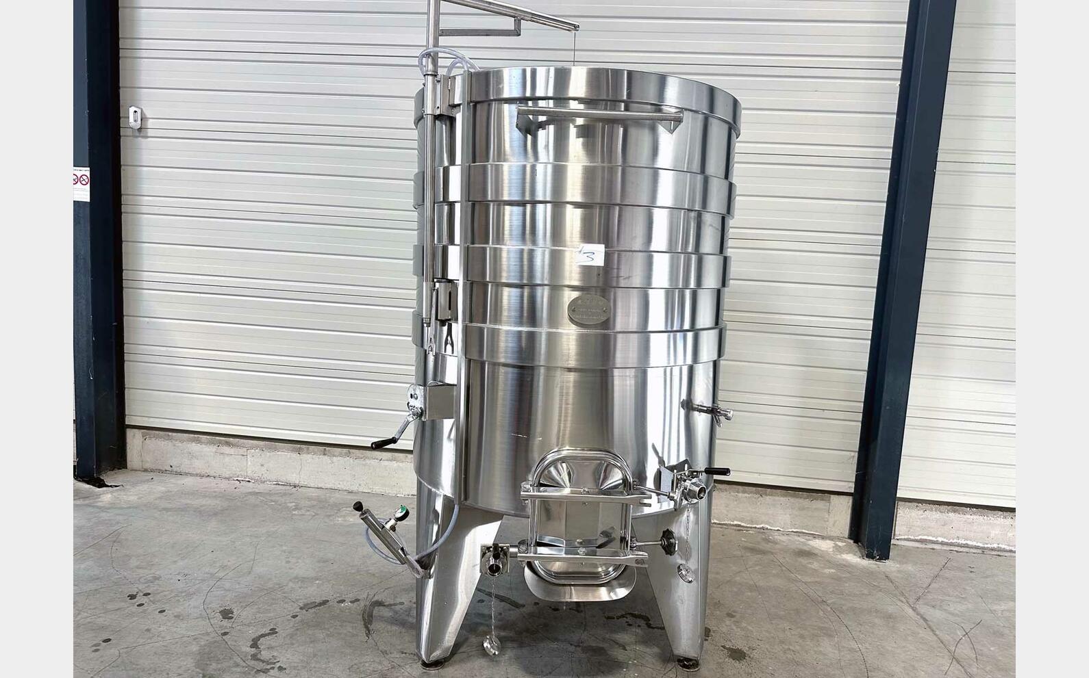 Temperature-controlled 316L SS tank on legs 32 HL (3,200 litres) ANJOU INOX