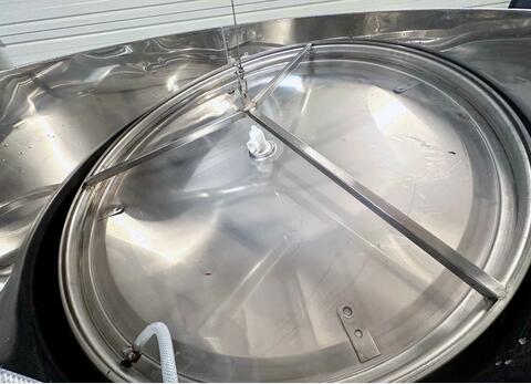 Temperature-controlled 304 SS tank on legs 15 HL (1,500 litres)