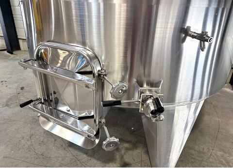 Temperature-controlled 316L SS tank on legs 41 HL (4,100 litres) ANJOU INOX