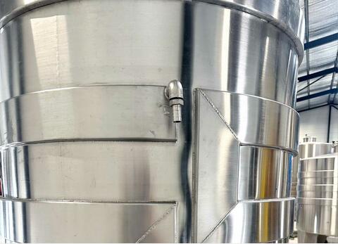 Temperature-controlled 304 SS tank on legs 15 HL (1,500 litres)