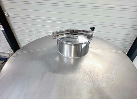 Temperature-controlled 304 SS tank on legs 32 HL (3,200 litres)