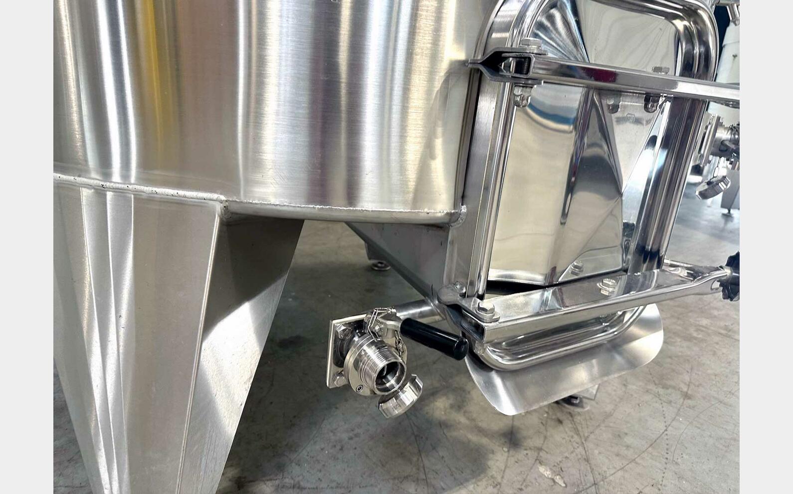 Temperature-controlled 316L SS tank on legs 41 HL (4,100 litres) ANJOU INOX