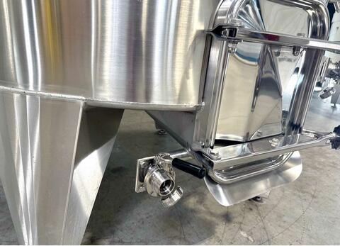 Temperature-controlled 316L SS tank on legs 41 HL (4,100 litres) ANJOU INOX