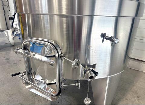 Temperature-controlled 304 SS tank on legs 32 HL (3,200 litres)