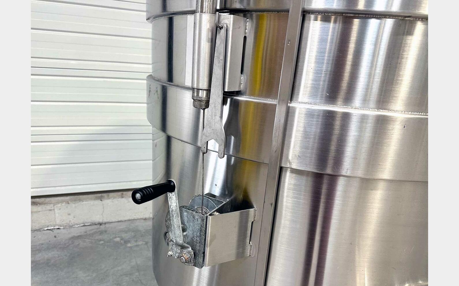 Temperature-controlled 304 SS tank on legs 15 HL (1,500 litres)