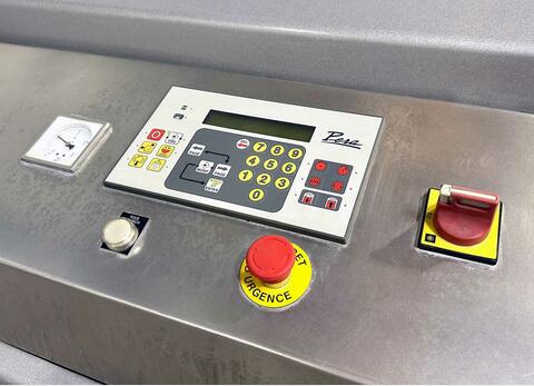 Pneumatic  press - Model PE30 30 HL (3,000 litres) PERA