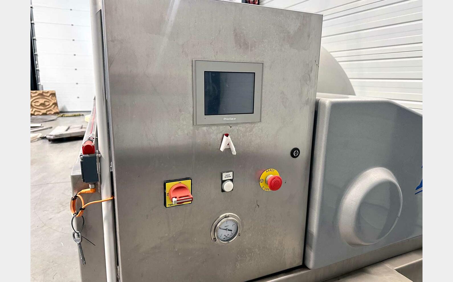 Pneumatic  press - Model PE35 35 HL (3,500 litres) PERA