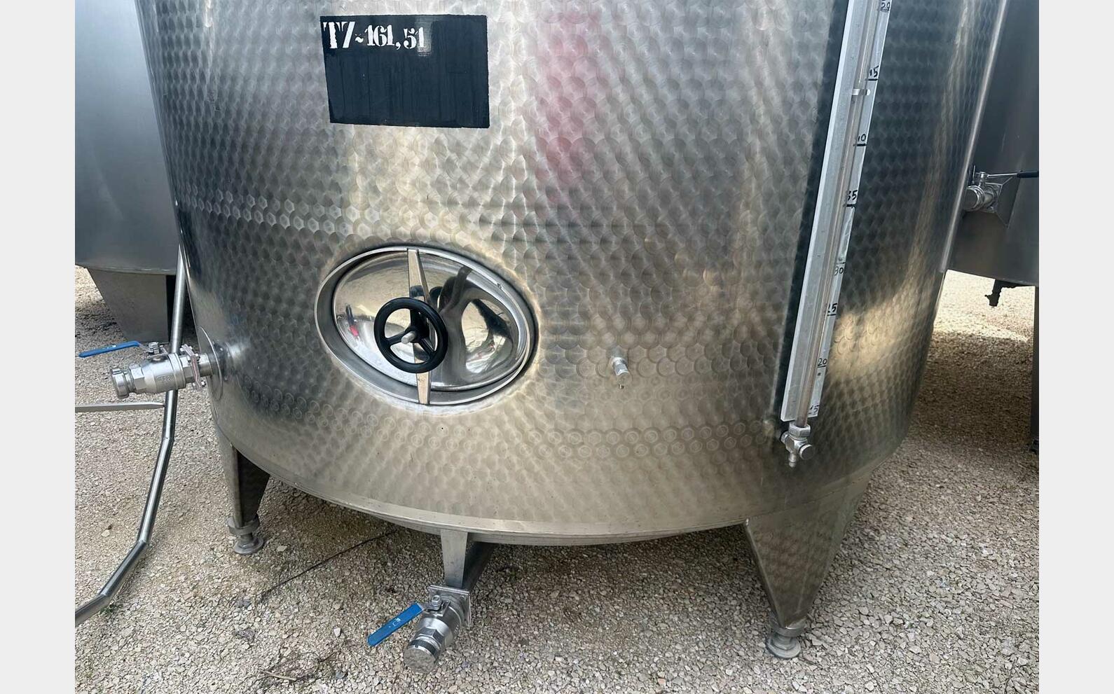Cuve inox 304 fond conique sur pieds 161 HL (16 100 litres) SKRLJ