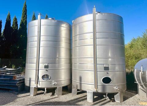 304 SS tank with conical base on legs 283 HL (28,300 litres)