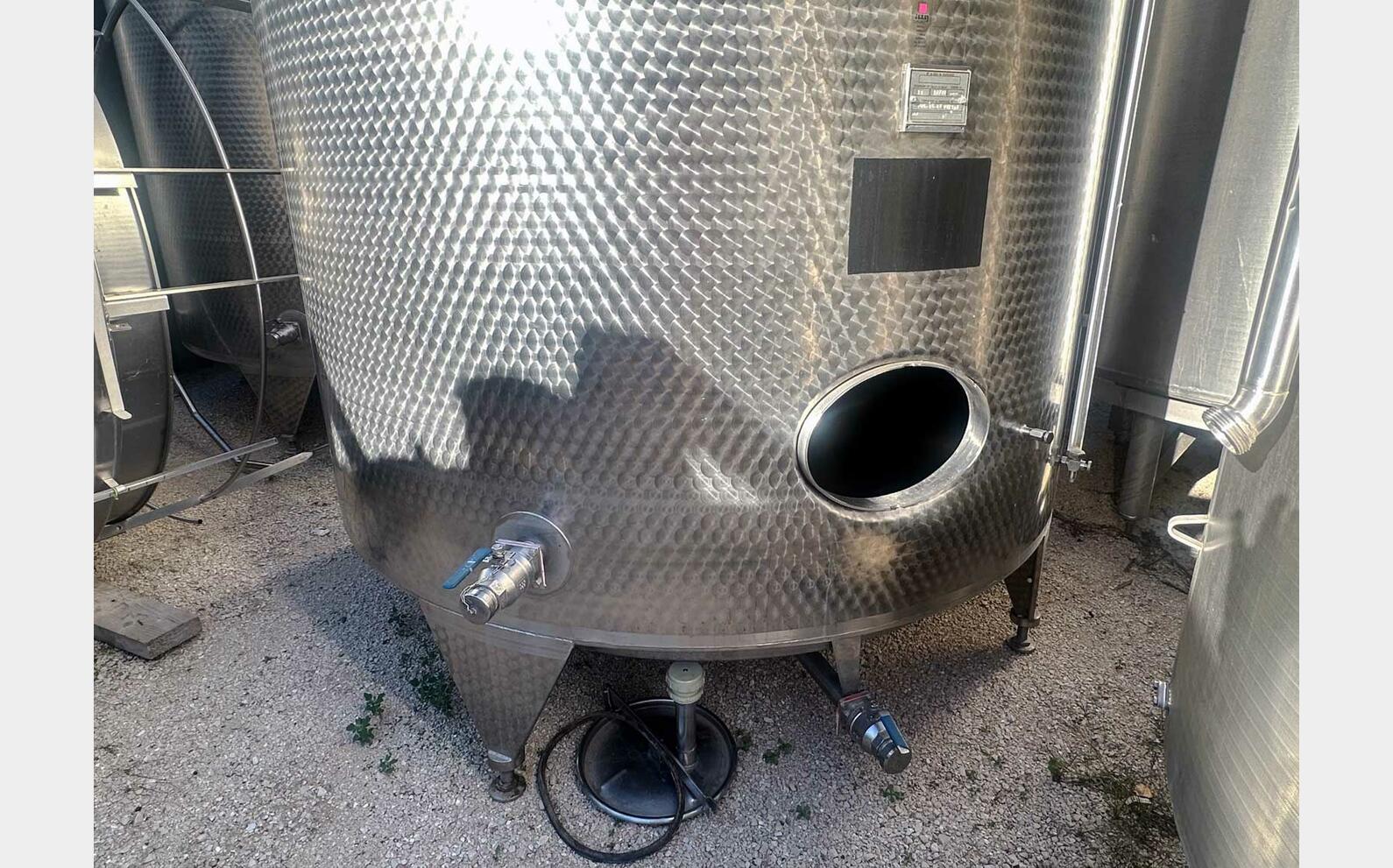 Cuve inox 304 fond conique sur pieds 147 HL (14 700 litres) SKRLJ