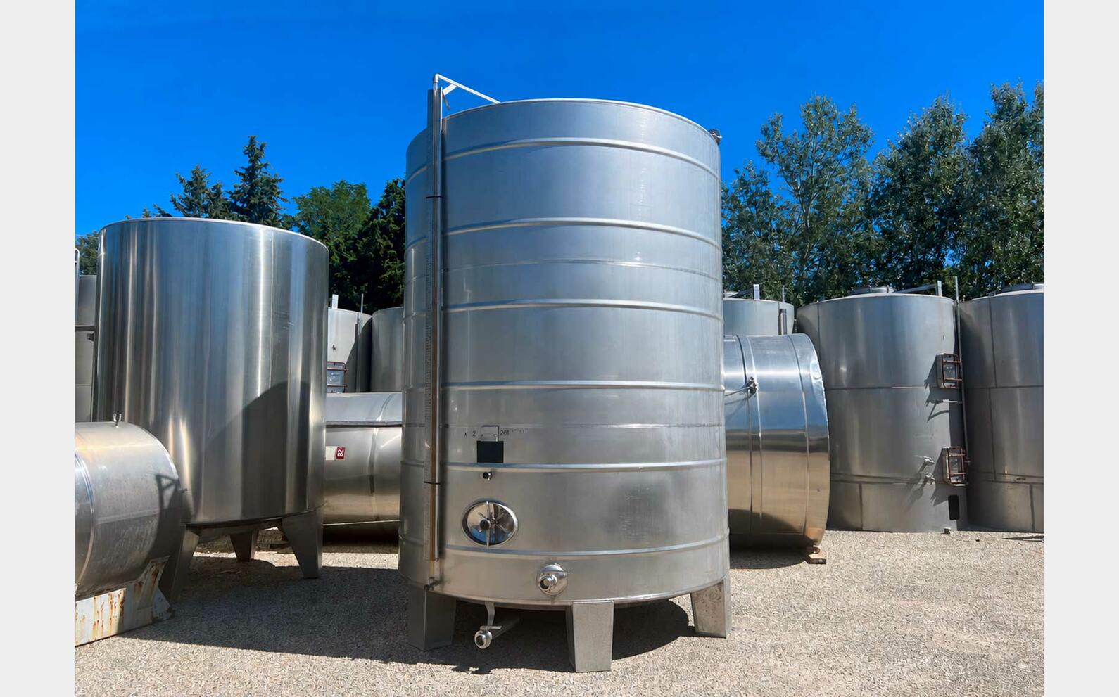 Cuve inox 304 fond conique sur pieds 283 HL (28 300 litres)