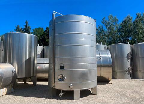 304 SS tank with conical base on legs 283 HL (28,300 litres)