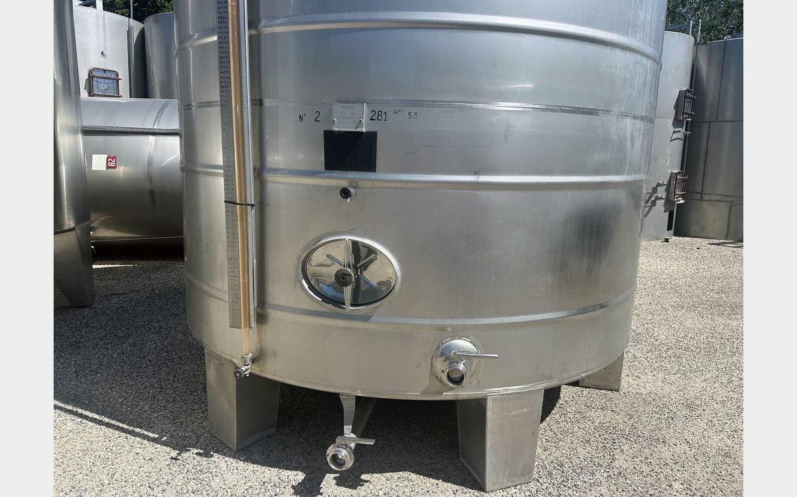 Cuve inox 304 fond conique sur pieds 283 HL (28 300 litres)