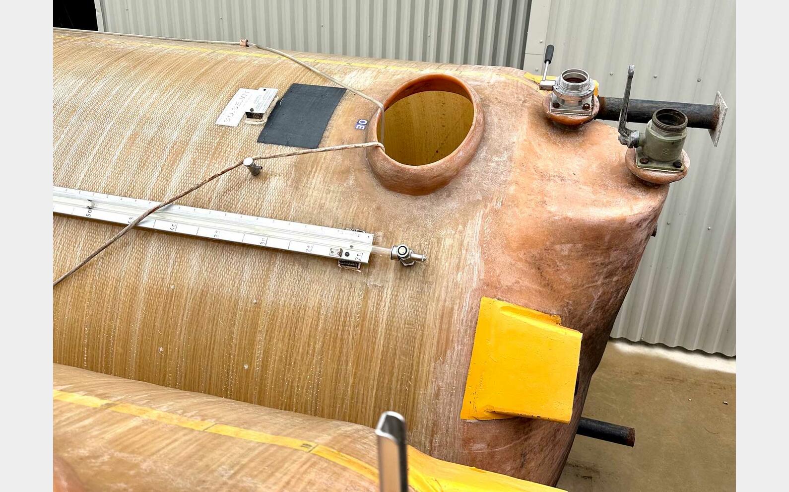 Cuve fibre sur pieds &agrave; chapeau flottant 150 HL (15 000 litres) VETRORESINA