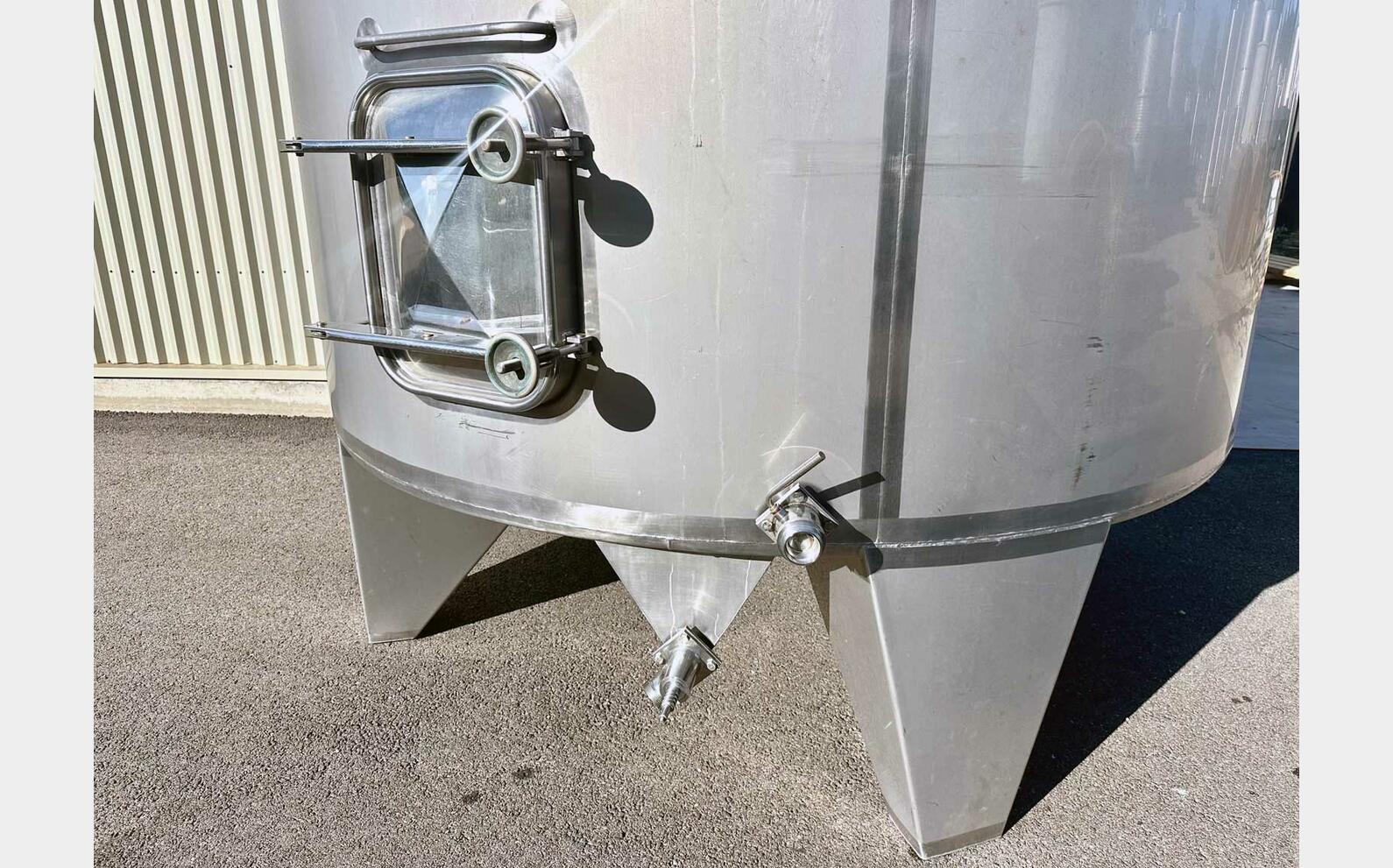 Cuve inox 304 fond conique sur pieds 155 HL (15 500 litres) RURALINOX