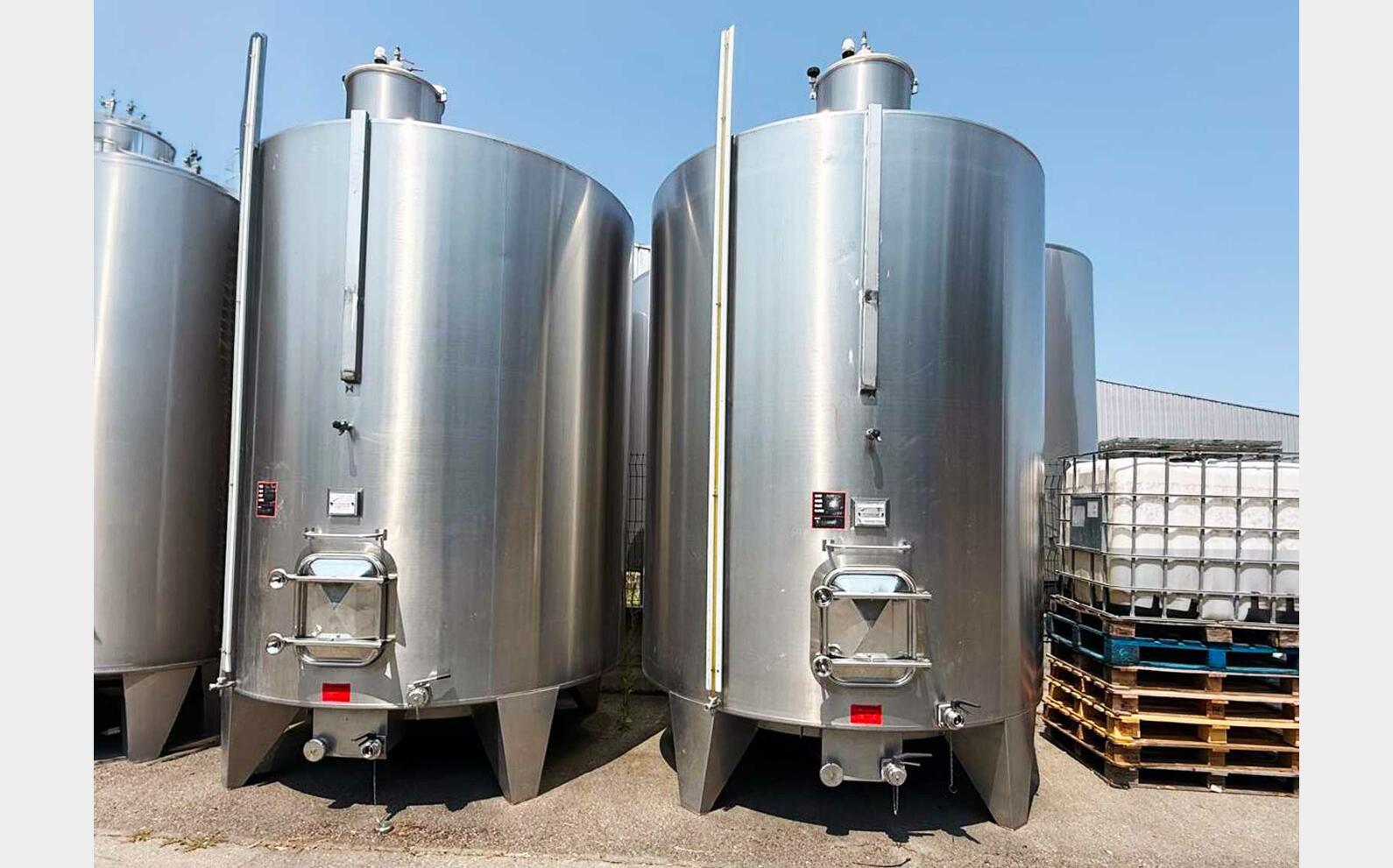 Cuve inox 304 fond conique sur pieds 155 HL (15 500 litres) CAUSERO-FERR&Eacute;