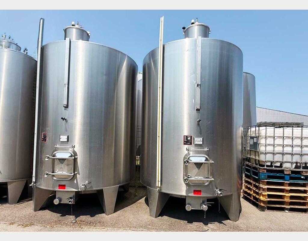304 SS tank with conical base on legs 155 hl (15,500 litres) CAUSERO-FERR&Eacute;