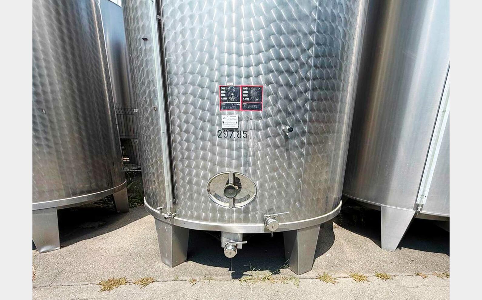 304 SS tank with conical base on legs 297 HL (29,700 litres) LAGOUARDE
