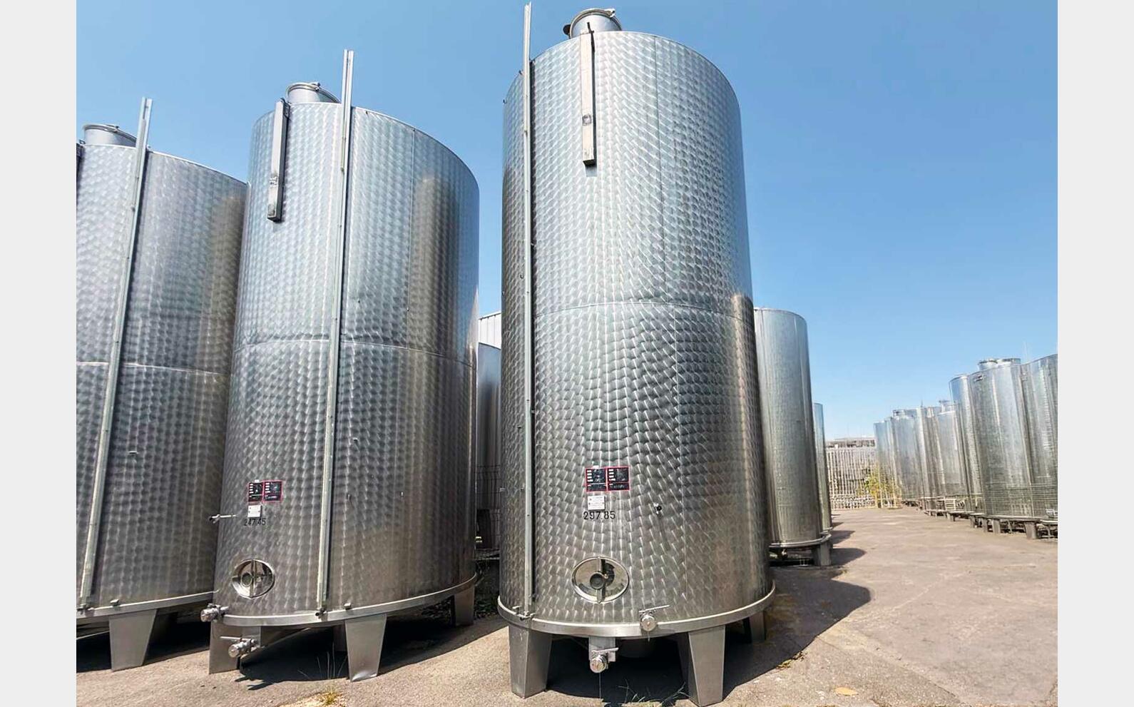 304 SS tank with conical base on legs 297 HL (29,700 litres) LAGOUARDE
